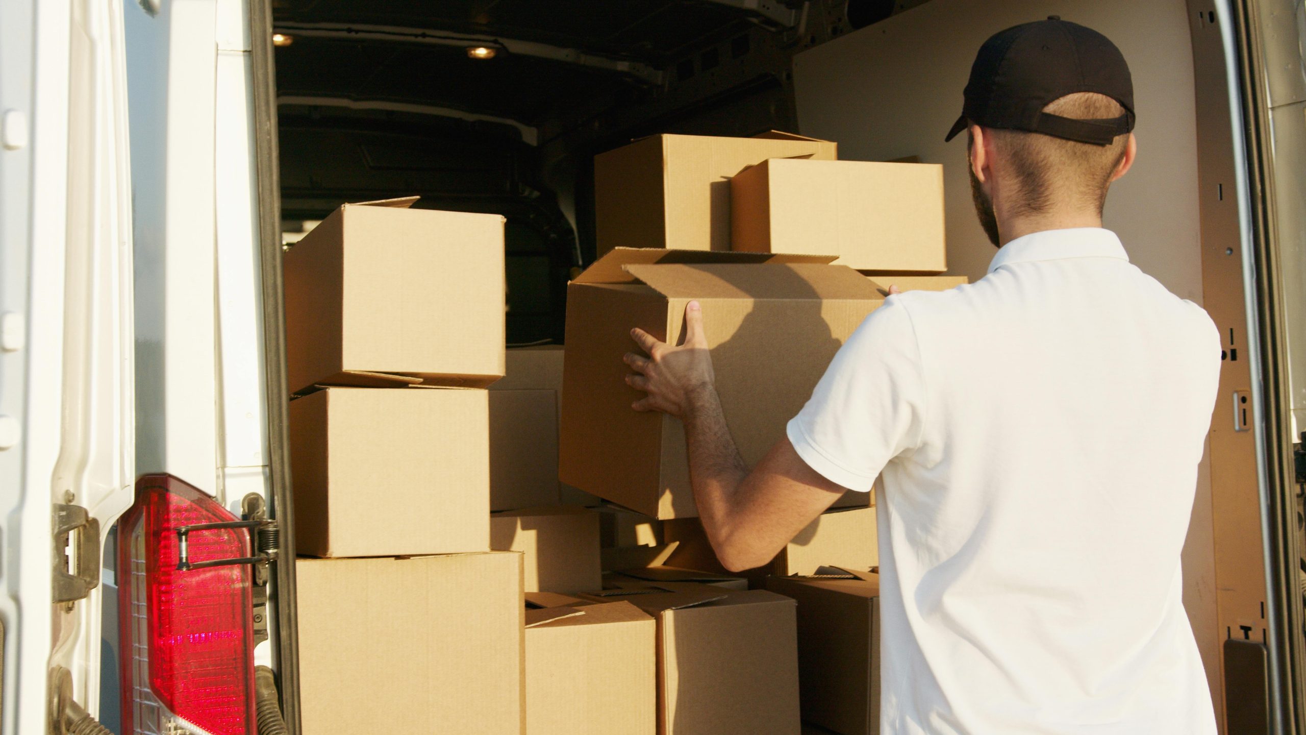 our team of professional movers and packers in business bay